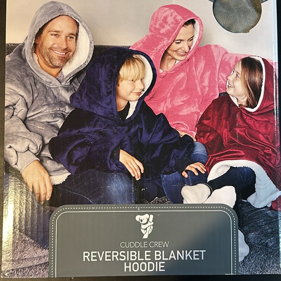 CUDDLE CREW Reversible Blanket Hoodie Gray / Charcoal One Size fits most NWT - Picture 3 of 13